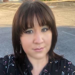 Meet your Posher, Larissa